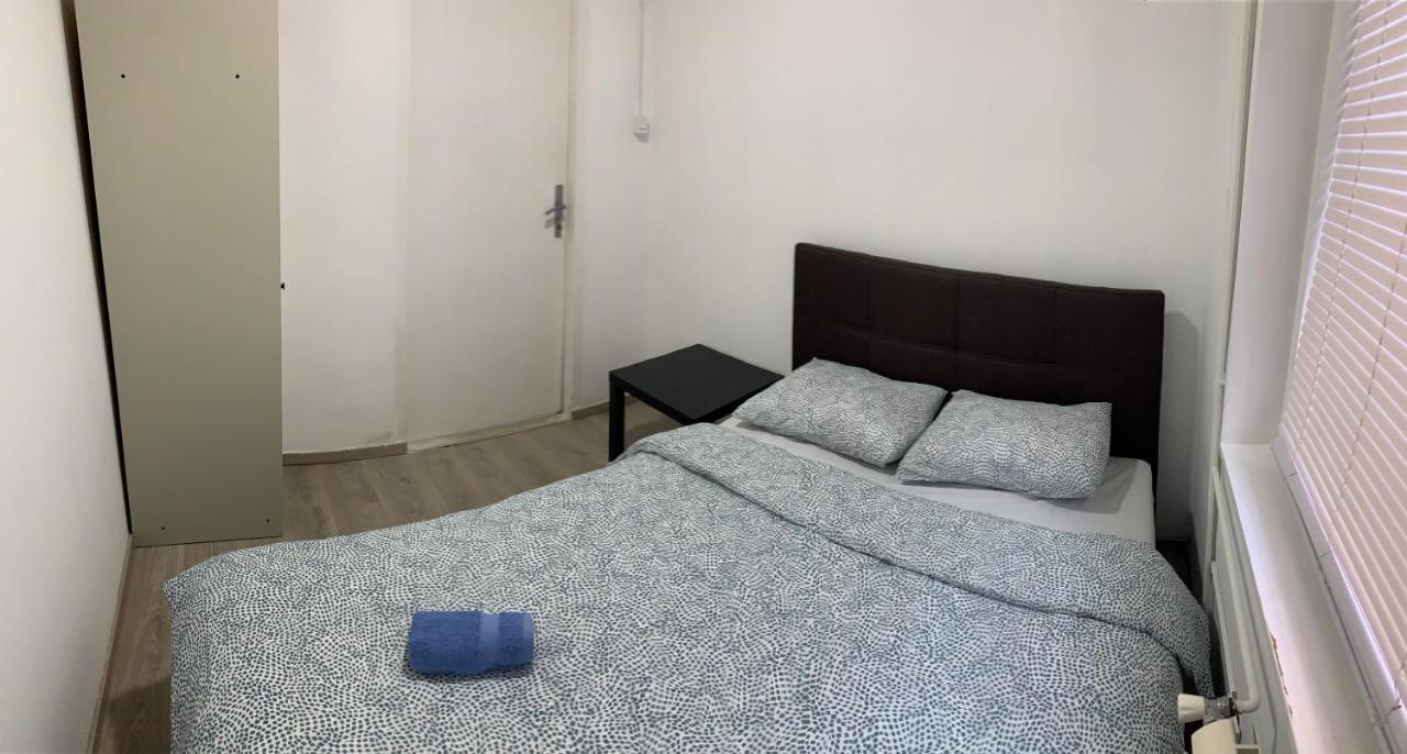 Private Rooms Belgrade Hostel Exteriör bild
